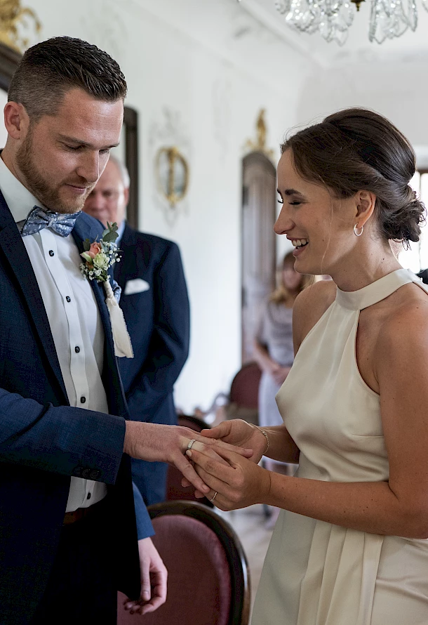 Freudiger Ringtausch im Rokokoschlösschen Schwäbisch Gmünd