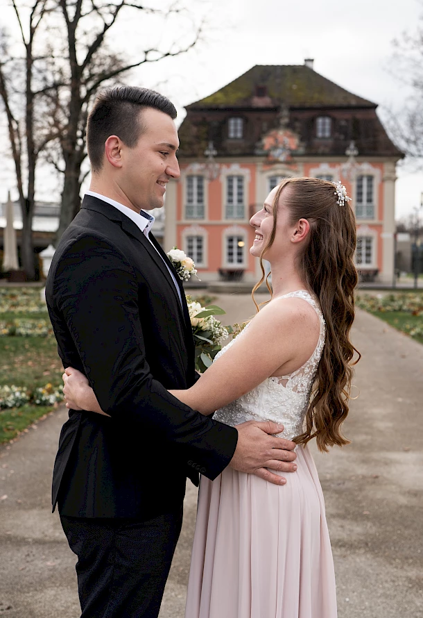 Winterliche Brautpaarbilder im Stadtgarten Schwäbisch Gmünd
