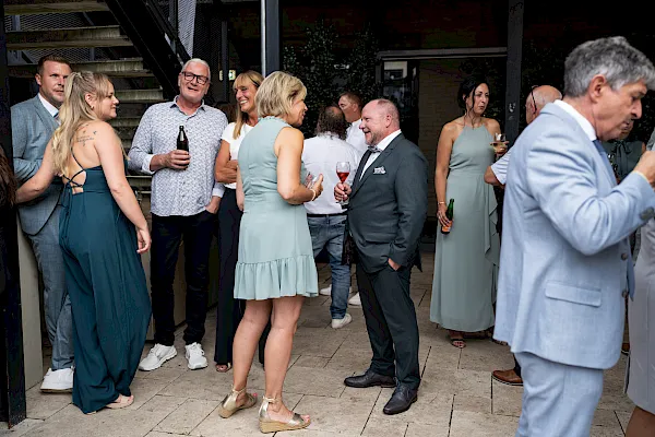 Gemütlicher Sektempfang bei Hochzeit